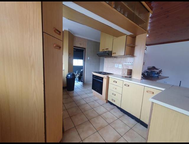 4 BEDROOM HOUSE FOR SALE IN CRAIGIEBURN